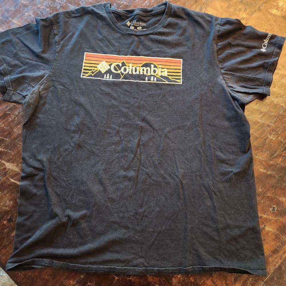 Columbia Men's Black Short Sleeve T-Shirt size Large